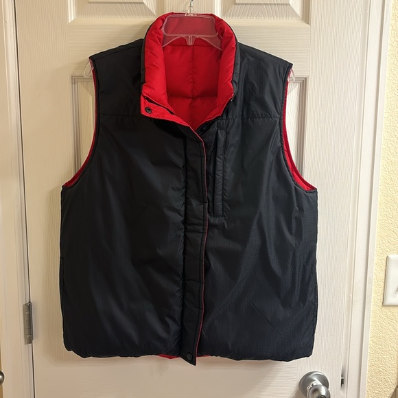 Lands End reversible puffer vest - Picture 2 of 6